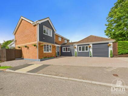 Augustus Way, Lydney (WITH TWO BEDROOM ANNEXE)