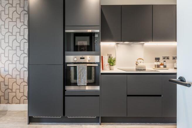 Kew Bridge Rise, Skylark building,