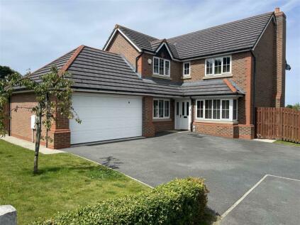 Holywell - 4 bedroom detached house