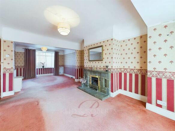 Lounge/Dining Room