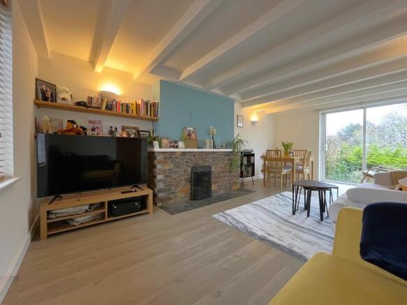 sitting/dining room