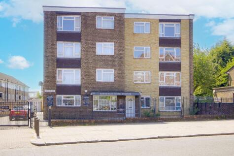 Chiltern Court, Bowes Road, London N11