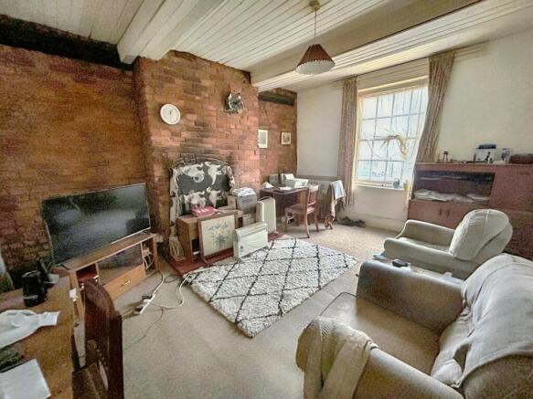 FLAT 2 LOUNGE