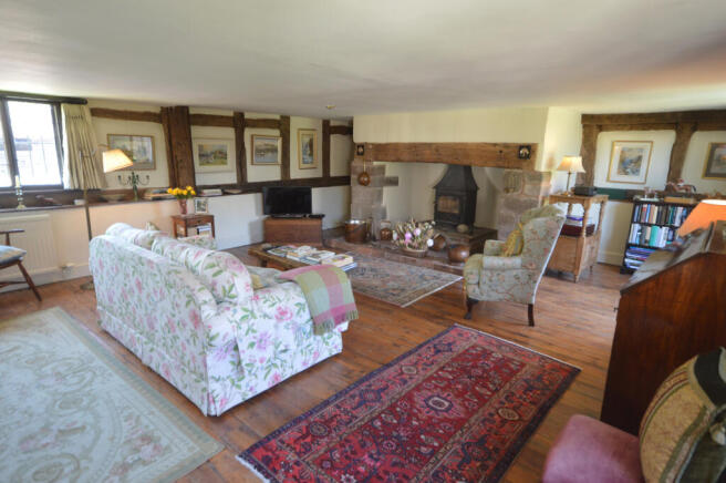 LIVING ROOM.JPG