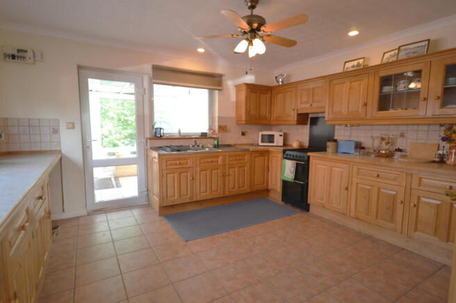 KITCHEN DINING ROOM