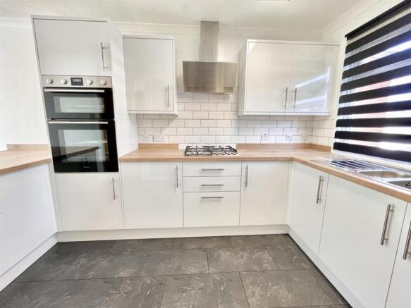 Kitchen 2.JPEG