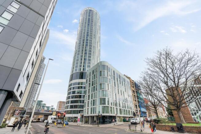 Flat 3303, Sky Gardens SW8 2FZ-Low Res-1.jpg