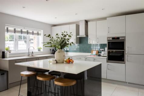 Cygnets Close, Redhill