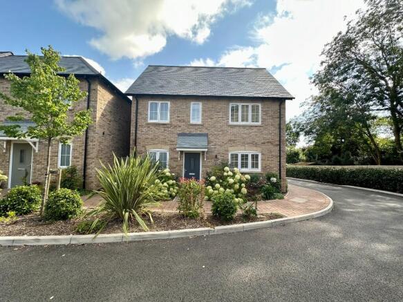 5 Canon Woods Close 