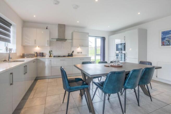 OPEN PLAN RECEPTION