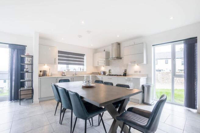 OPEN PLAN RECEPTION