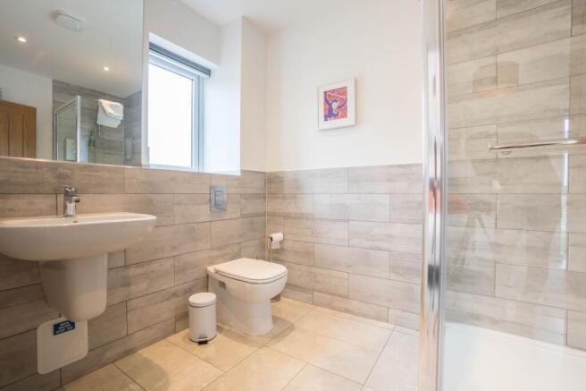 EN SUITE