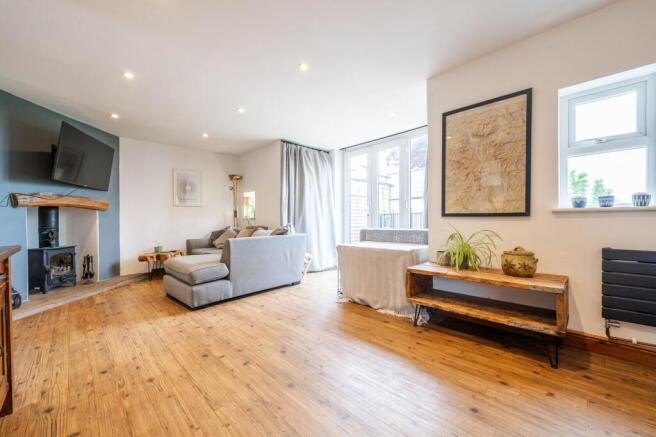 OPEN PLAN LIVING AREA