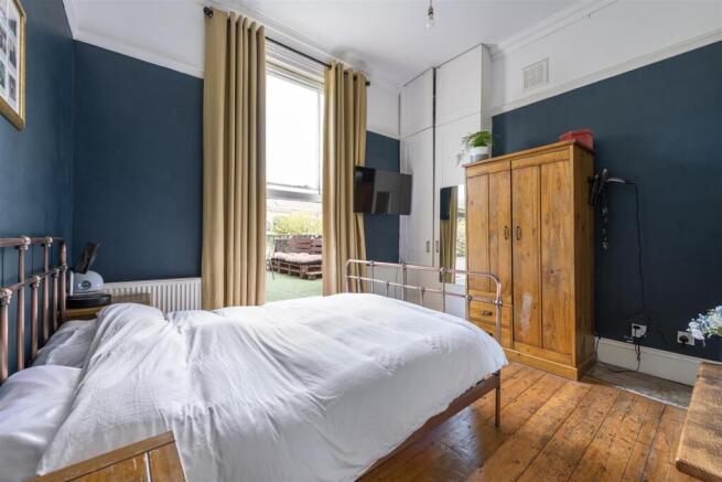 Shacklewell Lane, E8