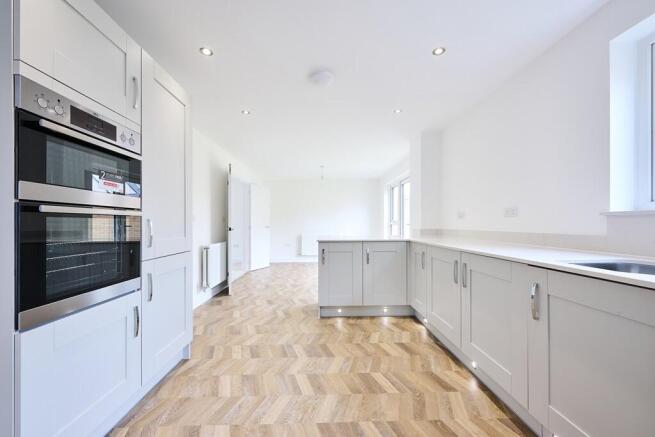 With double oven and integrated appliances