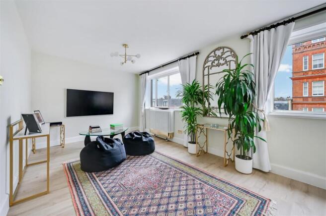 PALACE GATE, 10, 23-21_.jpg