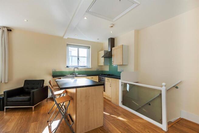 (2) 6 Petersham Mews.jpg