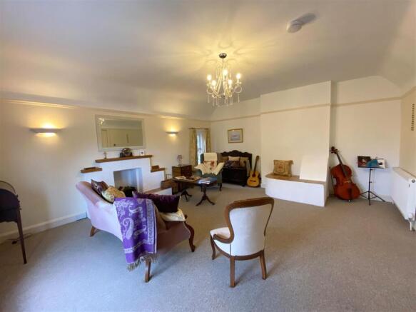 Living Room 2.jpg