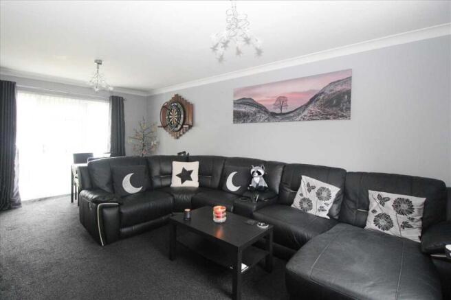 Living Room / Dining