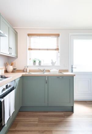 Kitchen 2.jpg