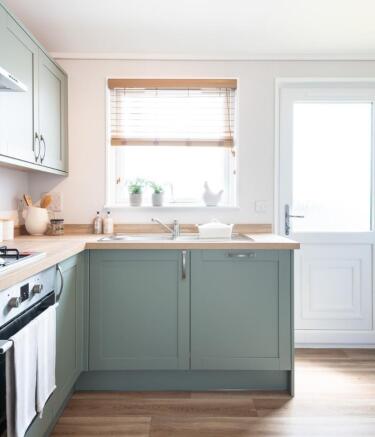 Kitchen 2.jpg