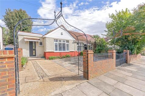 Lyndhurst Avenue, Whitton, TW2