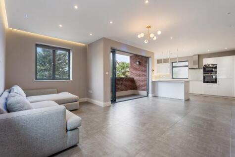 Finchley Road, Golders Green, NW11