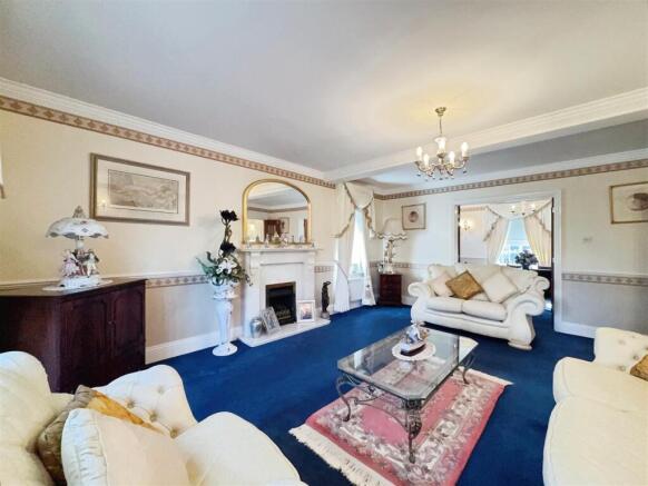 30c51f02--4E0A-835E-E5F2FA43F564-25779-000010E70E3