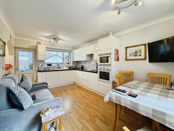 d85a3924--47C4-A237-41C295704B6A-46539-00001C8546D