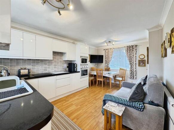 d0f61081--4DC3-805B-230F255863D7-46539-00001C85468