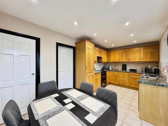 f79c0da5-B-4974-BDB8-C1A3548415F2-5587-000004A893E