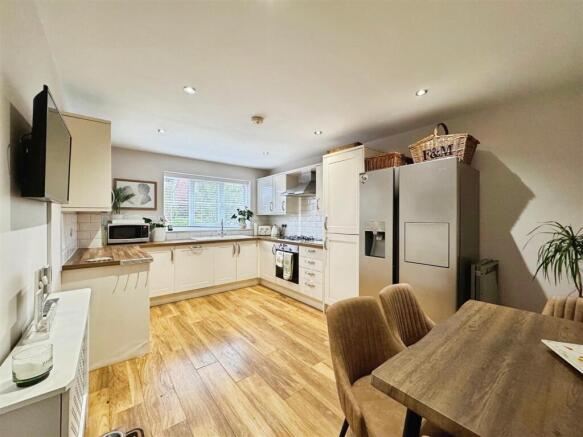 0f0ac8ba--4329-BEBD-675E0920DB59-39662-0000193BFB9