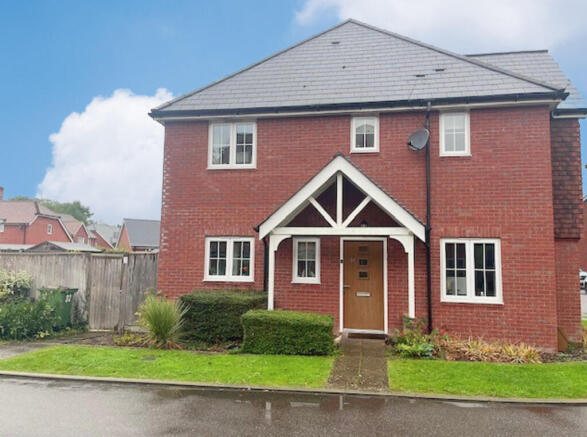 32 Woodcroft fron...