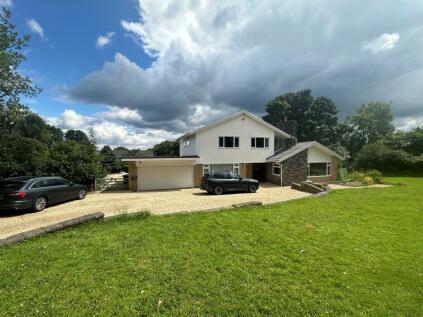 Monmouth - 4 bedroom detached house