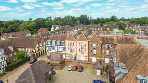 Middle Village, Haywards Heath, RH16