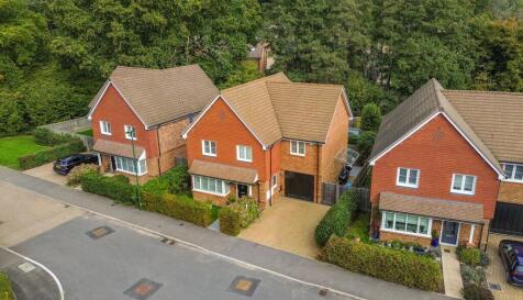Gatesmead, Haywards Heath, RH16
