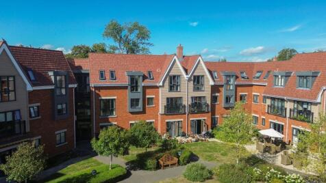 24 Hurst Place, 1 Kleinwort Close, Haywards Heath, RH16 4XH