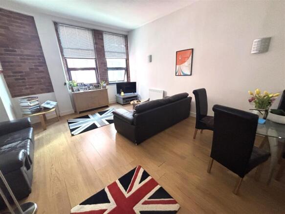 LOUNGE .jpeg