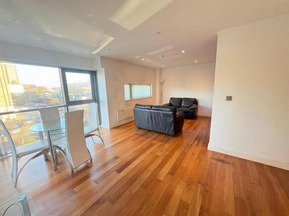 WhatsApp Image 2025-12-19 at 15.17.20 (1).jpeg