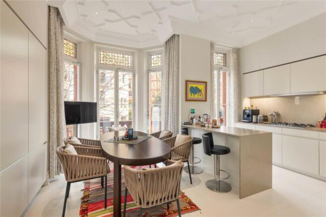 Dining/Kitchen Area