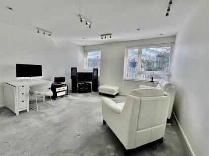 Duncan Close, Barnet