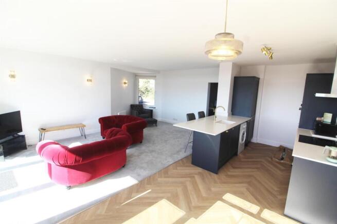 e Living room NEW.jpg