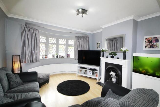e Living room 1.jpg