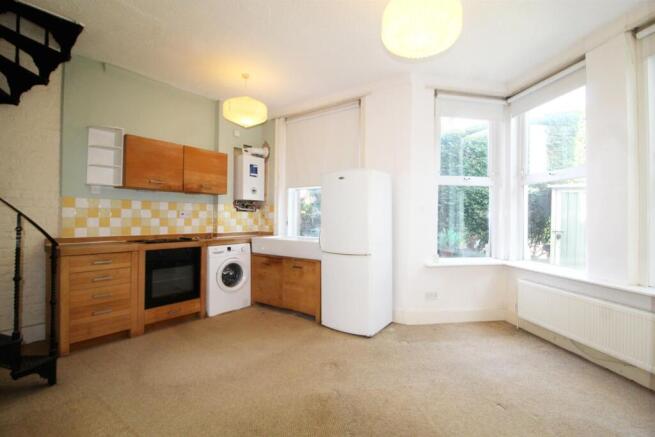 e Living room + kitchen.jpg