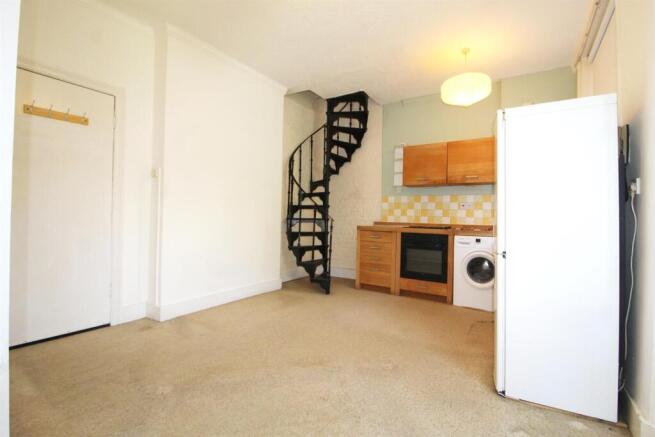 e Living room + kitchen 2.jpg