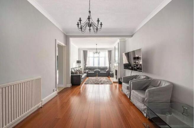 LIVING ROOM.JPG