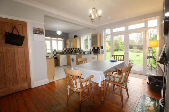 kitchen 1 e.jpg