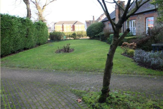 1 bedroom retirement property for sale in Hillside Gardens, High Barnet