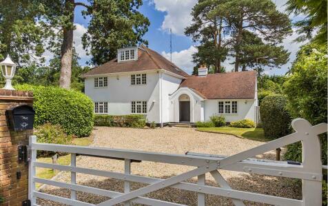 Pine Grove, Brookmans Park