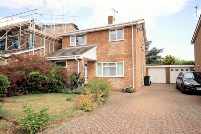 Front Garden & Drive